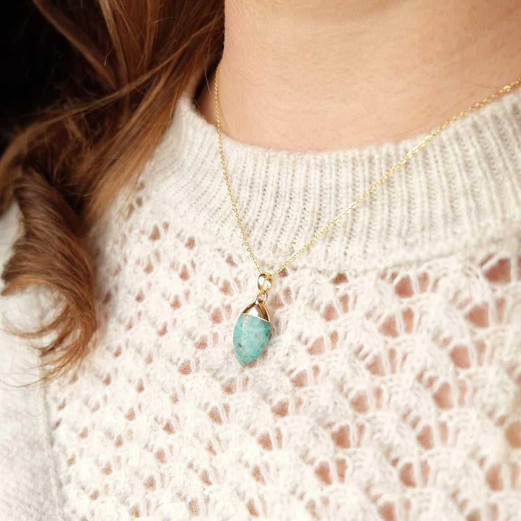 APATITE GEMSTONE OVAL NECKLACE