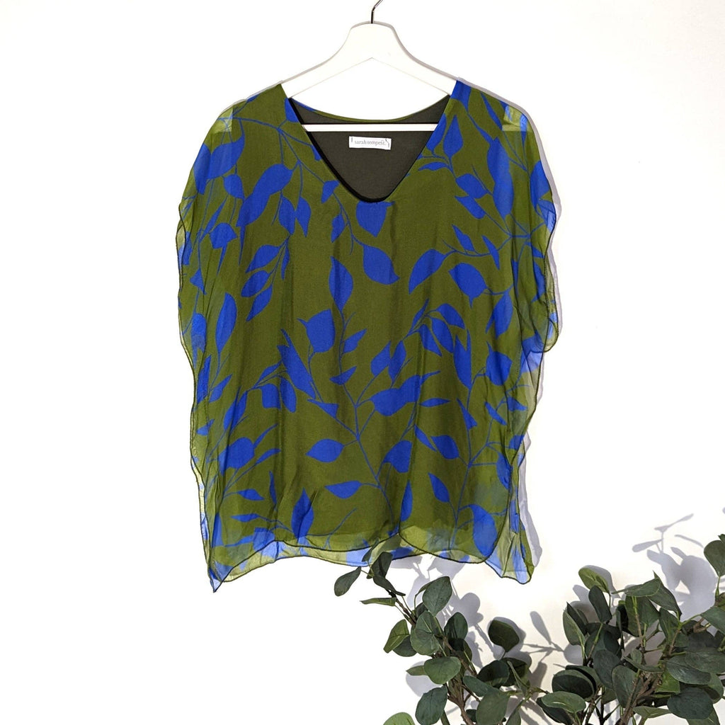 BOXY SILK TOP WITH CONTRAST DIGITAL LEAF PRINT