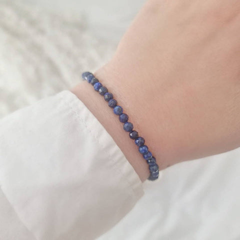 TINY LAPIS LAZULI BRACELET