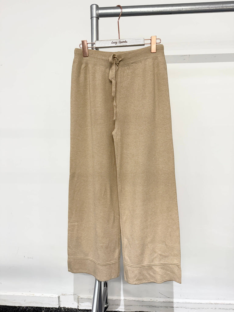 PREMIUM QUILT KNIT WIDE LEG TROUSERS WITH DRAWSTRINGS  : TAUPE