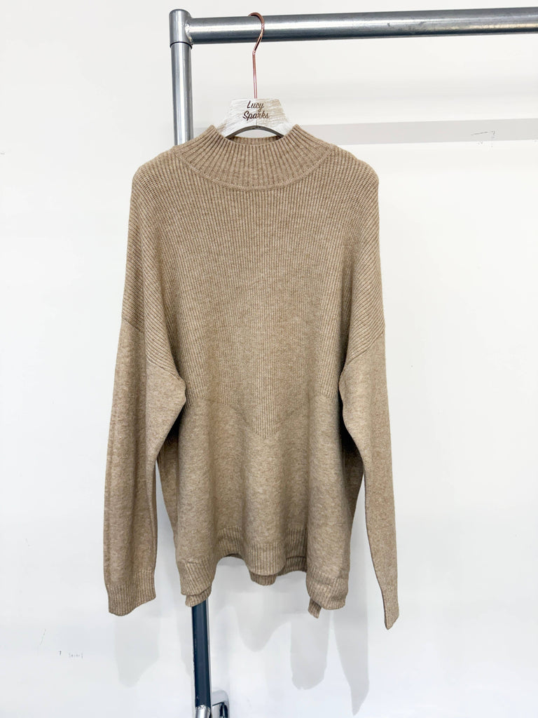 SOFT KNIT CHUNKY JUMPER WITH SPECIAL KNITTING DESIGN: BLACK