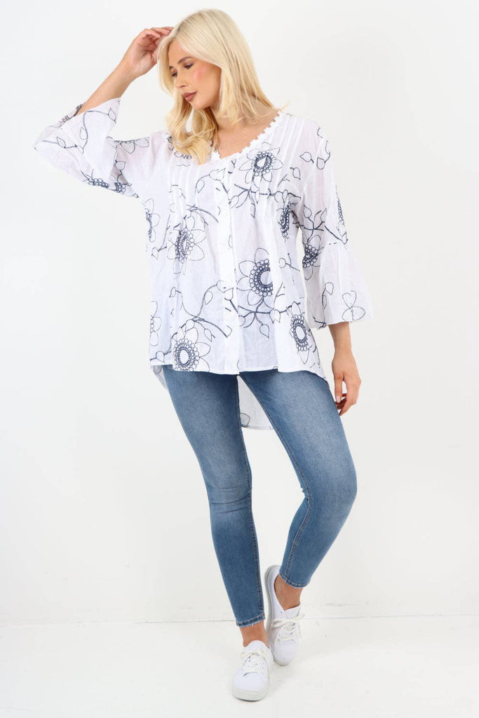 ITALIAN FLORAL NECK DETAIL PLEATED CROCHET EMBROIDERY DIP HEM TUNIC TOP: WHITE