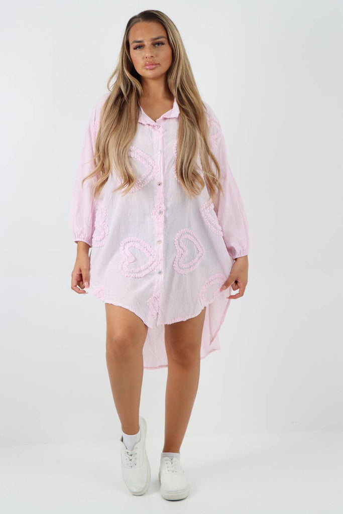 ITALIAN COTTON MULTI HEART PRINT DIP HEM BUTTON DOWN SHIRT DRESS: LIGHT PINK