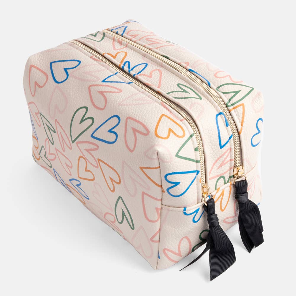 MULTI OUTLINE HEARTS LARGE TRAVEL WASHBAG