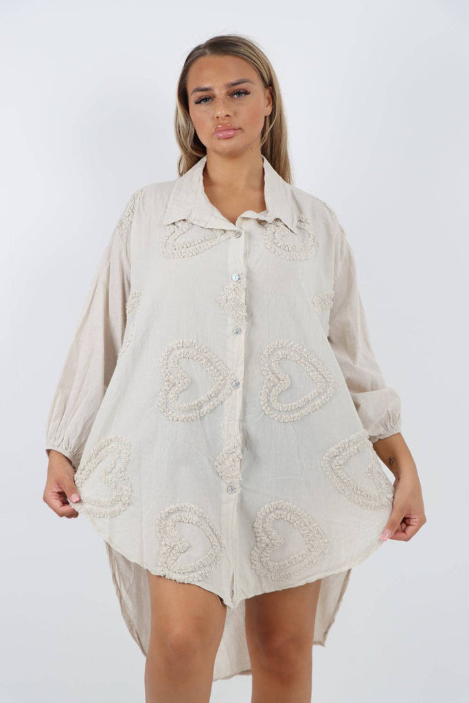 ITALIAN COTTON MULTI HEART PRINT DIP HEM BUTTON DOWN SHIRT DRESS: LIGHT PINK